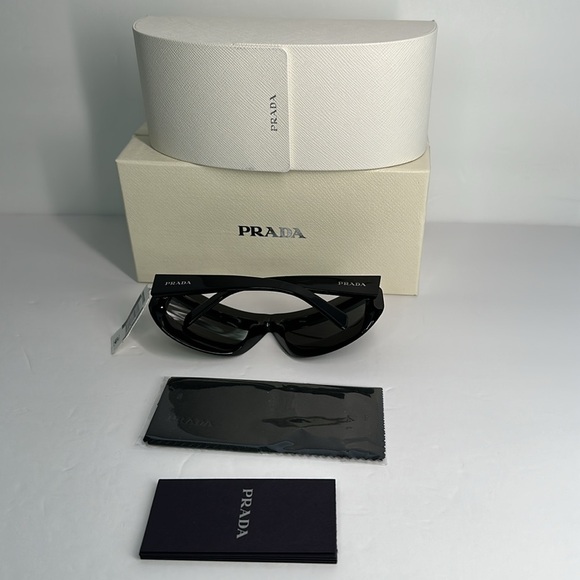 New Authentic Prada Runway SPR30Y-1AB-5S0 120 3N Sunglasses-Black - Picture 10 of 15